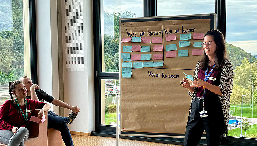 KI-Strategien für Unternehmen: Wie unser Lehrgang die Lücke zwischen Technologie und Geschäftsentwicklung schließt