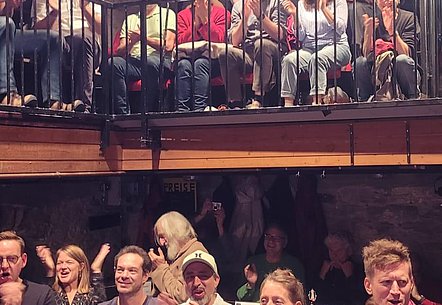 Begeisterte Zuschauende beim Innovation Slam