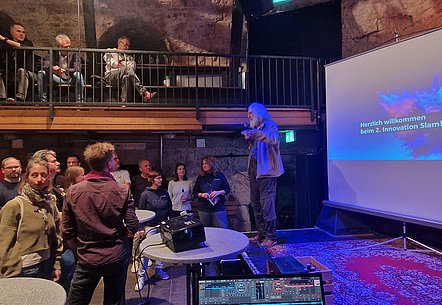 Begeisterte Zuschauende beim Innovation Slam